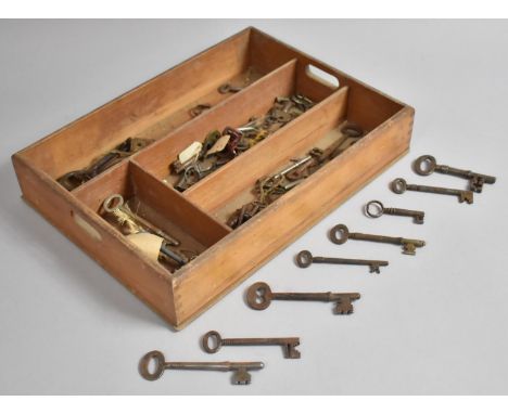 A Vintage Four Division Wooden Cutlery Tray Containing Vintage Keys 