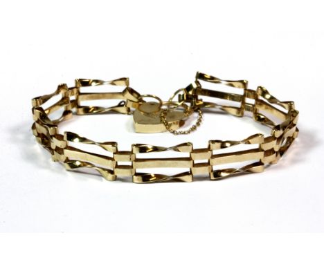A 9ct yellow gold gate bracelet (approx. 6.5gr), L. 11cm.