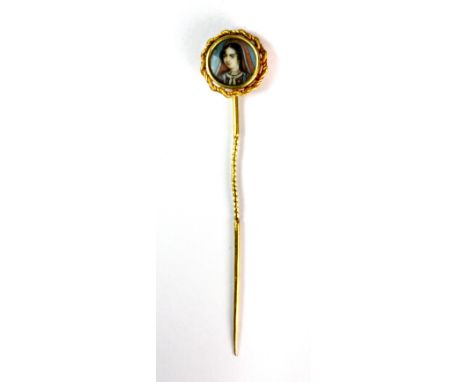 An Oriental yellow metal (tested high carat gold) hand painted miniature portrait tie pin, L. 7.5cm.