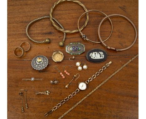 Collection of 9ct gold and gilt metal jewellery including a gold bracelet with ball and claw clasp/finial, 6g appox overall, 