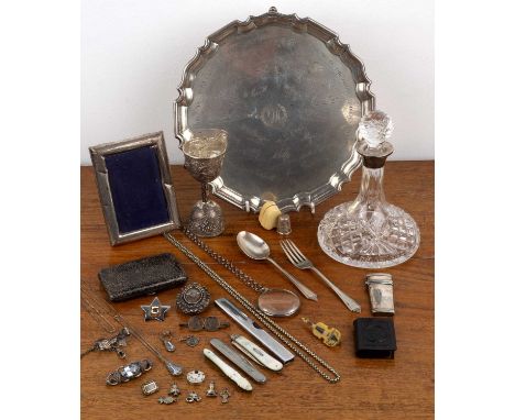 Collection of silver, jewellery and miscellaneous itemscomprising of: a silver salver, with facsimile signatures, 23cm across