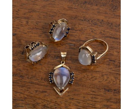 Precious yellow metal jewellery suiteset with moonstones (shows chatoyancy) and blue stones (untested), each piece stamped '1
