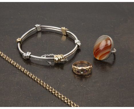 Collection of jewellery comprising of: an bracelet stamped '18k' and silver to the clasp, with bi-coloured knot detail, 17g a
