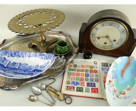 ASSORTED VINTAGE COLLECTABLES including Smith's oak cased mantel clock with engraved presentation inscription dated 1952, pie