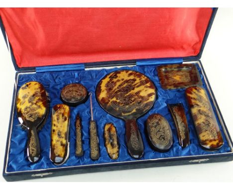 FAUX TORTOISESHELL &amp; HORN VANITY SET, mid 20th Century, engraved with sinuous dragons in gilt, in original fitted case Co