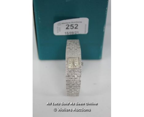 LADIES&nbsp;, LA CHEMINANT,DRESS WATCH,MANUAL MOVEMENT,SILVER BATTON DIAL,WHITE METAL CASE AND BRACELET / APPEARS TO BE NEW -