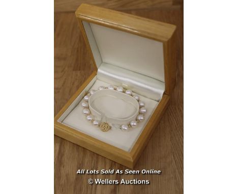 *FANCY PEARL BRACELET WITH 18CT YELLOW GOLD FURNISHINGS  / NEEDS TO BE RE-STRUNG