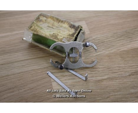 CALIPER POISING TOOL