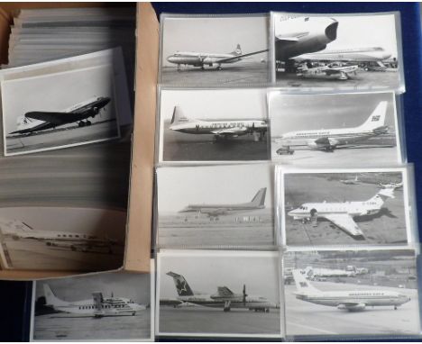 Aviation photographs, approx. 300 b/w photographs of aeroplanes most presented in plastic sleeves, some annotated to the reve