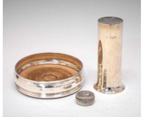 Elizabeth II silver wine coaster, London 1976, sugar caster or sifter, Sheffield 1976, and an Edward VII silver pillbox, Birm