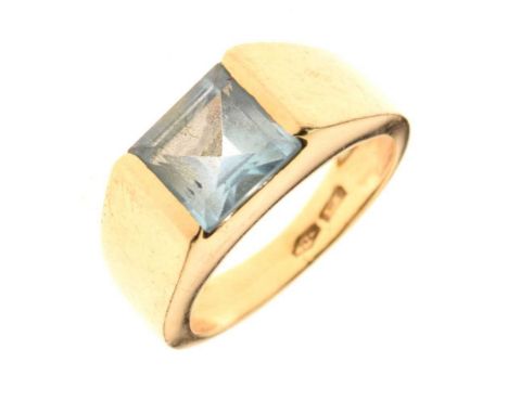 Yellow metal ring set single blue topaz, stamped 750, size O½, 7.5g gross approx