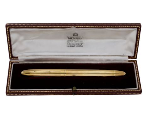 An 18ct gold fountain pen by Sheaffer, with snorkel filling mechanism and line-engraved exterior, London 1959, in maroon leat