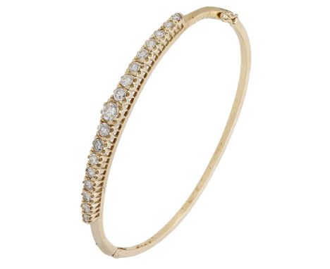 A diamond hinged bangle, claw set with graduated brilliant-cut diamonds, total diamond weight approximately 1.30 carats, inne