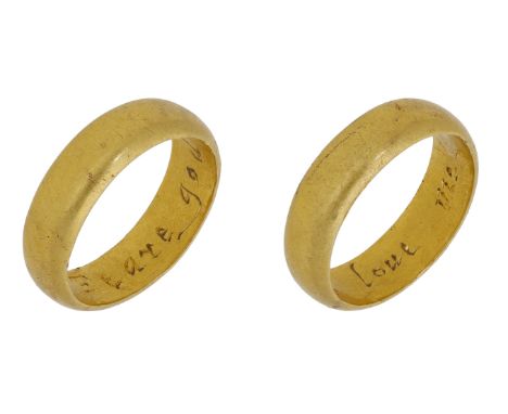 A late 17th century gold posy ring, circa 1680-1700, the broad convex band with plain exterior, the interior inscribed ‘Feare