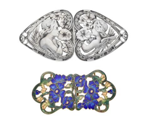 An Art Nouveau silver twin section belt buckle by William Comyns, each of heart-shaped outline, and pierced decorated with ch