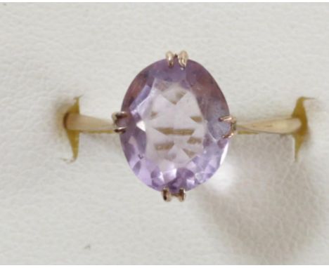 A 9ct gold and amethyst single stone ring, 10 x 8mm, M 1/2, 1.6gm