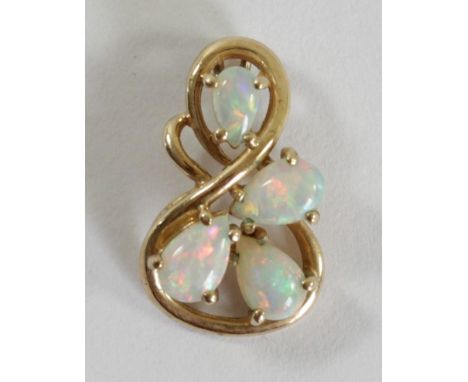 A 9ct gold opal set scroll pendant, 19mm, 1.9gm 