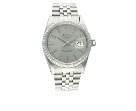 A GENTLEMAN'S STAINLESS STEEL ROLEX OYSTER PERPETUAL DATEJUST BRACELET WATCH CIRCA 1986, REF. 16030D: Grey dial with silver b