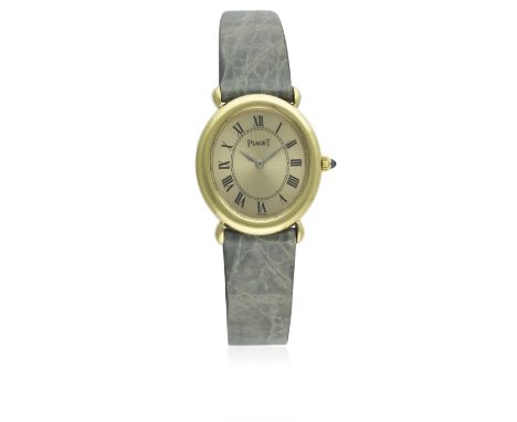 A LADIES 18K SOLID GOLD PIAGET WRIST WATCH CIRCA 1980s, REF. 9812D: Champagne dial with black Roman numerals &amp; inner minu
