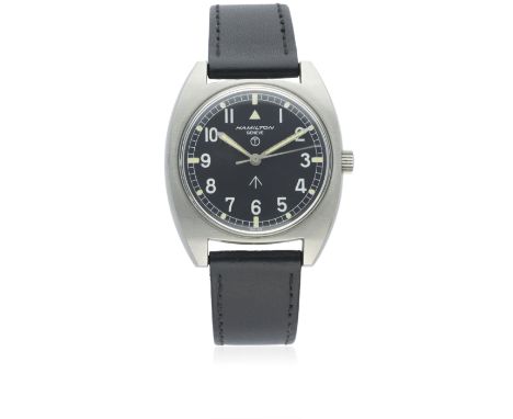 A GENTLEMAN'S STAINLESS STEEL BRITISH MILITARY RAF HAMILTON GENEVE PILOTS WRIST WATCH DATED 1974D: Black dial with Arabic num