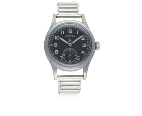 A GENTLEMAN'S BRITISH MILITARY VERTEX W.W.W. BRACELET WATCH CIRCA 1940sD: Black dial with Arabic numerals, luminous markers &