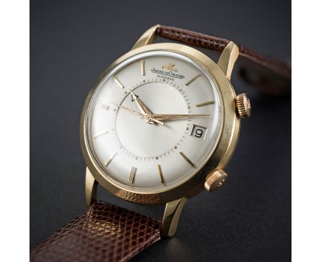 A RARE GENTLEMAN'S 18K SOLID GOLD JAEGER LECOULTRE MEMOVOX AUTOMATIC ALARM WRIST WATCH CIRCA 1960s&nbsp; D: Silver dial with 