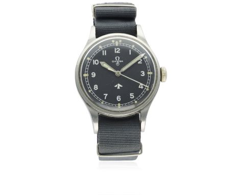 A GENTLEMAN'S STAINLESS STEEL BRITISH MILITARY OMEGA RAF PILOTS WRIST WATCH DATED 1953, REF. 2777-1 SCD: Black dial with Arab