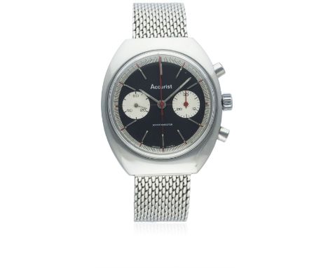 A GENTLEMAN'S STAINLESS STEEL ACCURIST SCHOCKMASTER CHRONOGRAPH BRACELET WATCH CIRCA 1970sD: Black crosshair dial with silver