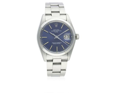 A GENTLEMAN'S STAINLESS STEEL ROLEX OYSTER PERPETUAL DATE BRACELET WATCH CIRCA 1974, REF. 1500 D: Blue sunburst dial with inl