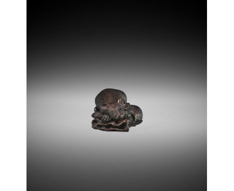 DERKACHENKO: A BOXWOOD NETSUKE OF A MOUSE ON A KINCHAKU By Alexander DerkachenkoUkraine, 2020Carved as a mouse clambering ato