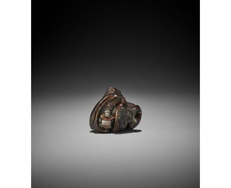 AN UNUSUAL MIXED METAL AND ROOT WOOD NETSUKE UnsignedJapan, 19th century, Edo period (1615-1868)The gnarly, beautiful piece o