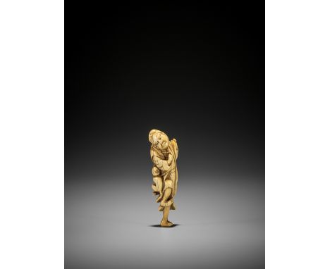 AN EARLY IVORY NETSUKE OF A SARUMAWASHI UnsignedJapan, early 18th century, Edo period (1615-1868)A spirited and old carving, 