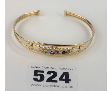 9k gold bangle with multi-coloured stones, w: 5 gms