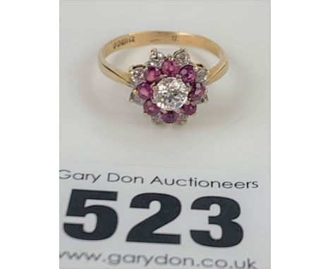 9k gold ring with pink and white stone cluster, size Q/R, w: 2.65 gms