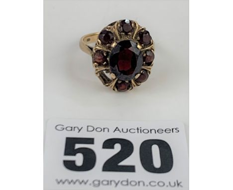 9k gold and garnet cluster ring, size M, w: 4.1 gms