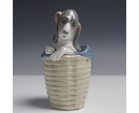 Charming Lladr³ figurine titled Dog in Basket, item number 01001128. Designed by sculptor Juan Huerta and issued in 1971, thi
