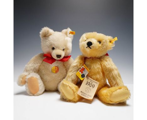Pair of Steiff Original Teddy Bear Replicas, featuring model numbers 0165/38 and 0203/41. Both bears are meticulously crafted