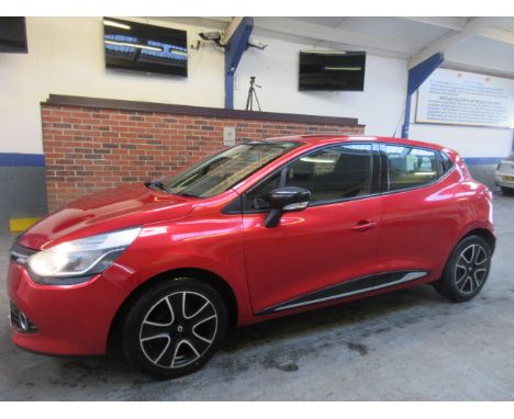 Make &amp; Model: Renault Clio Dyn MedianavDate of Reg: HX64 XEGColour: Redcc: 1149MoT: 26-09-2021Fuel Type: PETROLMileage: 4