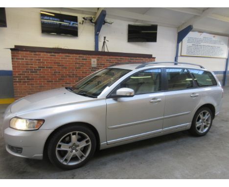 Make &amp; Model: Volvo V50 SE DDate of Reg: AG09 GZLColour: Silvercc: 1998MoT: 19-10-2021Fuel Type: DIESELMileage: 116KTrans