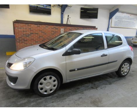 Make &amp; Model: Renault Clio 1.2 ExtremeDate of Reg: YP08 LBUColour: Silvercc: 1149MoT: 27-09-2021Fuel Type: PETROLMileage:
