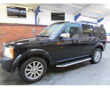 Make &amp; Model: L/Rover Discovery TDV6 SE 7strDate of Reg: W15 APBColour: Blackcc: 2720MoT: 30-09-2021Fuel Type: DIESELMile