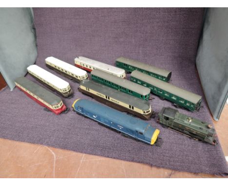 A collection of 00 gauge comprising, Triang SR Electric three item train, five Lima &amp; Feischmann GWR Auto Coaches, a Lima
