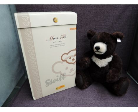 A modern Steiff limited edition Moon Ted 662423 216/2000, with white tag and button, boxed 40cm