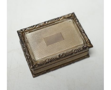 An Elizabeth II engine turned silver rectangular vinaigrette, by Alan M Weisrose, Birmingham, 1977, 43mm, with ornate grille.