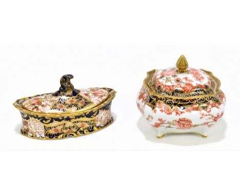 ROYAL CROWN DERBY; an oval trinket box and cover decorated in Imari pattern 2451, width 10cm, together with a Royal Crown Der