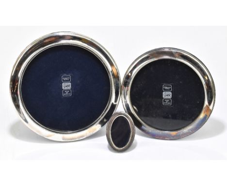 W.I BROADWAY; two Elizabeth II hallmarked silver circular photograph frames with cast beaded rims, Birmingham 2003, together 