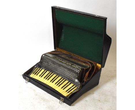 DONZELLI, an Italian piano accordion, in black case (2)