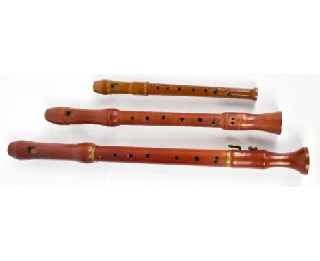 SCHOTTS; a bass recorder, together with two further recorders (3).