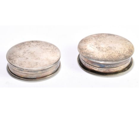 THOMAS PHIPPS &amp; EDWARD ROBINSON; a William IV hallmarked silver pill box of circular, with gilt interior, London 1835, to