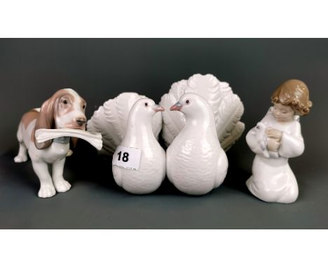 Three Lladro porcelain figures, H. 12cm. Condition: No visible damage or repair.